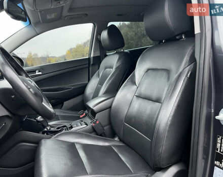 Серый Хендай Туксон, объемом двигателя 2 л и пробегом 117 тыс. км за 20600 $, фото 43 на Automoto.ua