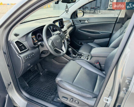 Серый Хендай Туксон, объемом двигателя 2 л и пробегом 130 тыс. км за 22700 $, фото 31 на Automoto.ua