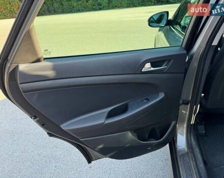 Серый Хендай Туксон, объемом двигателя 2 л и пробегом 34 тыс. км за 26000 $, фото 20 на Automoto.ua