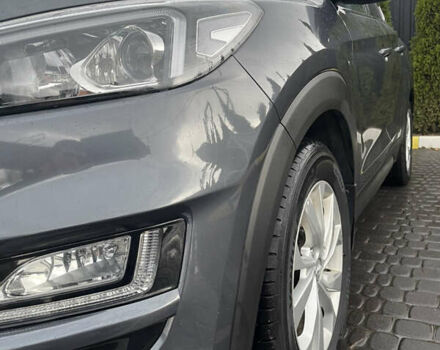 Серый Хендай Туксон, объемом двигателя 2 л и пробегом 140 тыс. км за 19700 $, фото 3 на Automoto.ua