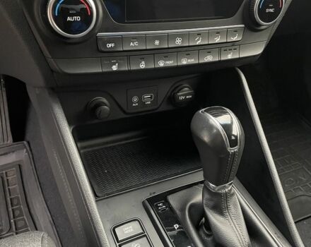 Хендай Туксон 2019 в Коростене на Automoto.ua Серый Хендай Туксон, объемом двигателя 2 л и пробегом 140 тыс. км за 19700 $, фото 6 на Automoto.ua