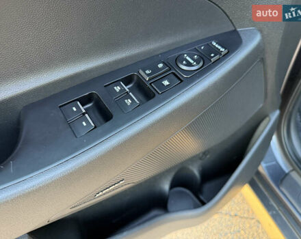 Серый Хендай Туксон, объемом двигателя 1.6 л и пробегом 214 тыс. км за 21000 $, фото 54 на Automoto.ua