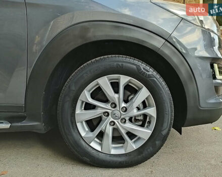 Серый Хендай Туксон, объемом двигателя 2 л и пробегом 97 тыс. км за 21888 $, фото 29 на Automoto.ua