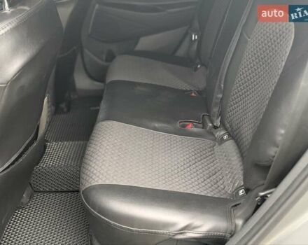 Серый Хендай Туксон, объемом двигателя 2 л и пробегом 204 тыс. км за 17500 $, фото 18 на Automoto.ua