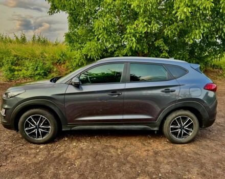 Серый Хендай Туксон, объемом двигателя 1.6 л и пробегом 110 тыс. км за 16999 $, фото 2 на Automoto.ua