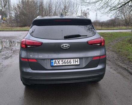 Серый Хендай Туксон, объемом двигателя 2 л и пробегом 180 тыс. км за 14899 $, фото 3 на Automoto.ua