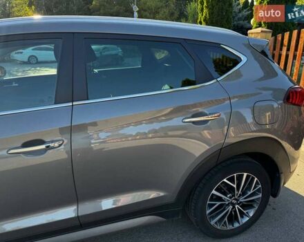Серый Хендай Туксон, объемом двигателя 2 л и пробегом 34 тыс. км за 26000 $, фото 5 на Automoto.ua