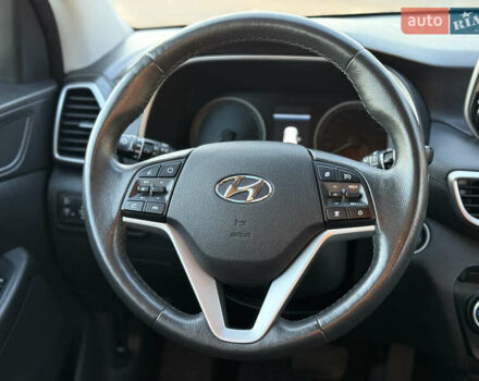 Серый Хендай Туксон, объемом двигателя 1.6 л и пробегом 214 тыс. км за 21000 $, фото 76 на Automoto.ua