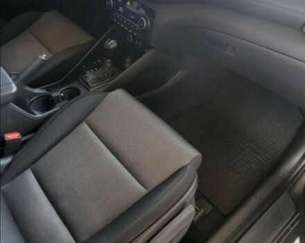 Сірий Хендай Туксон, об'ємом двигуна 2 л та пробігом 200 тис. км за 20000 $, фото 6 на Automoto.ua