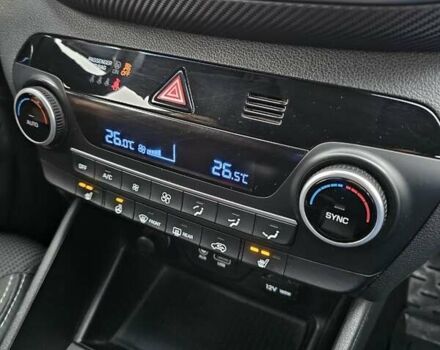 Сірий Хендай Туксон, об'ємом двигуна 2 л та пробігом 136 тис. км за 17300 $, фото 30 на Automoto.ua