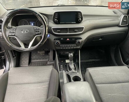 Серый Хендай Туксон, объемом двигателя 2 л и пробегом 140 тыс. км за 19700 $, фото 14 на Automoto.ua