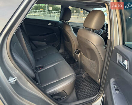 Серый Хендай Туксон, объемом двигателя 2 л и пробегом 130 тыс. км за 22700 $, фото 9 на Automoto.ua