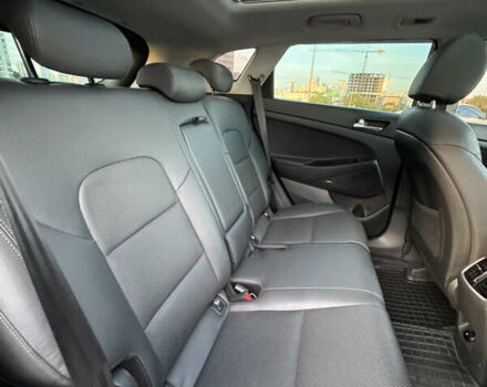 Серый Хендай Туксон, объемом двигателя 2 л и пробегом 130 тыс. км за 22700 $, фото 17 на Automoto.ua