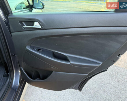 Серый Хендай Туксон, объемом двигателя 1.6 л и пробегом 214 тыс. км за 21000 $, фото 70 на Automoto.ua