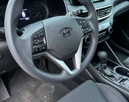Серый Хендай Туксон, объемом двигателя 2 л и пробегом 120 тыс. км за 16500 $, фото 9 на Automoto.ua