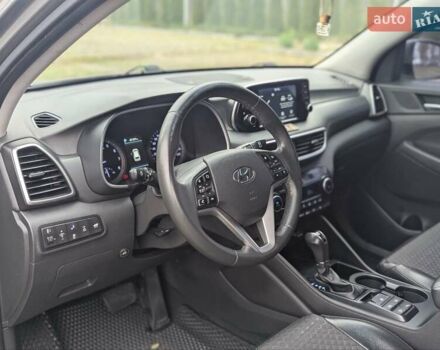 Серый Хендай Туксон, объемом двигателя 2 л и пробегом 204 тыс. км за 17500 $, фото 13 на Automoto.ua