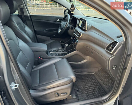 Серый Хендай Туксон, объемом двигателя 2 л и пробегом 130 тыс. км за 22700 $, фото 8 на Automoto.ua