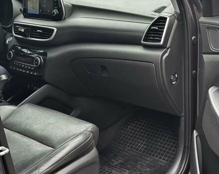 Серый Хендай Туксон, объемом двигателя 1.6 л и пробегом 168 тыс. км за 22000 $, фото 5 на Automoto.ua