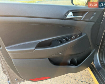 Серый Хендай Туксон, объемом двигателя 1.6 л и пробегом 214 тыс. км за 21000 $, фото 53 на Automoto.ua