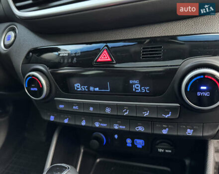 Серый Хендай Туксон, объемом двигателя 2 л и пробегом 130 тыс. км за 22700 $, фото 12 на Automoto.ua