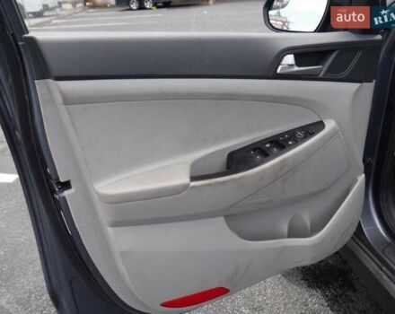 Сірий Хендай Туксон, об'ємом двигуна 2.4 л та пробігом 103 тис. км за 3100 $, фото 19 на Automoto.ua