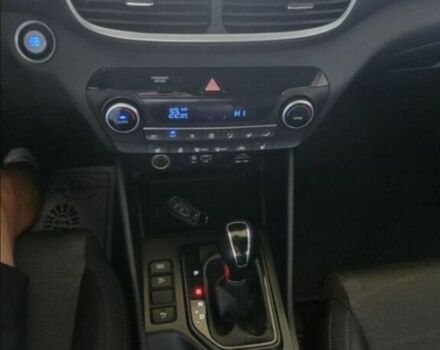 Сірий Хендай Туксон, об'ємом двигуна 2 л та пробігом 200 тис. км за 20000 $, фото 4 на Automoto.ua