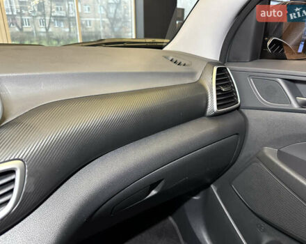 Серый Хендай Туксон, объемом двигателя 1.6 л и пробегом 147 тыс. км за 20500 $, фото 26 на Automoto.ua