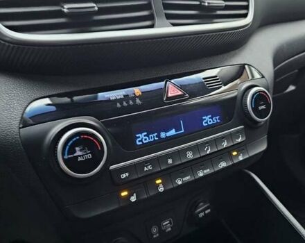 Сірий Хендай Туксон, об'ємом двигуна 2 л та пробігом 136 тис. км за 17300 $, фото 12 на Automoto.ua