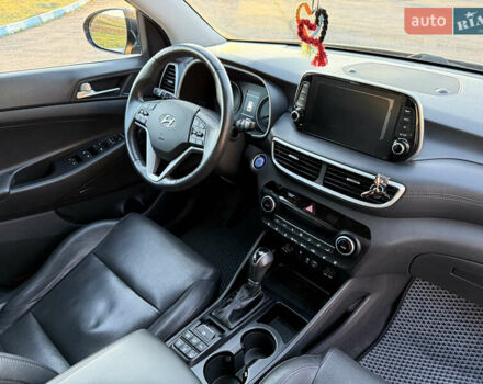 Серый Хендай Туксон, объемом двигателя 1.6 л и пробегом 214 тыс. км за 21000 $, фото 47 на Automoto.ua