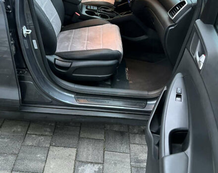 Серый Хендай Туксон, объемом двигателя 2 л и пробегом 204 тыс. км за 17600 $, фото 11 на Automoto.ua