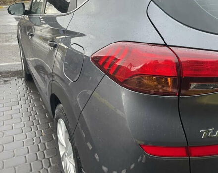 Серый Хендай Туксон, объемом двигателя 2 л и пробегом 140 тыс. км за 19700 $, фото 7 на Automoto.ua