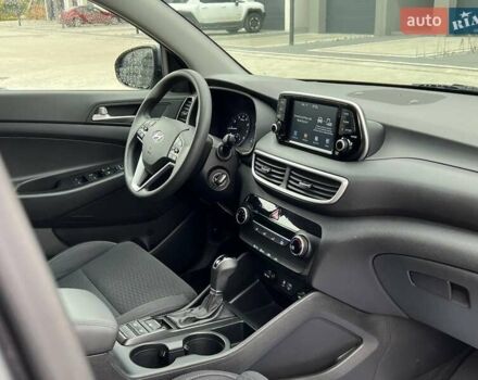 Сірий Хендай Туксон, об'ємом двигуна 2 л та пробігом 124 тис. км за 16480 $, фото 22 на Automoto.ua