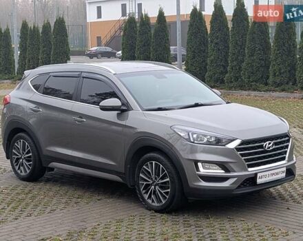 Серый Хендай Туксон, объемом двигателя 2 л и пробегом 204 тыс. км за 17500 $, фото 4 на Automoto.ua