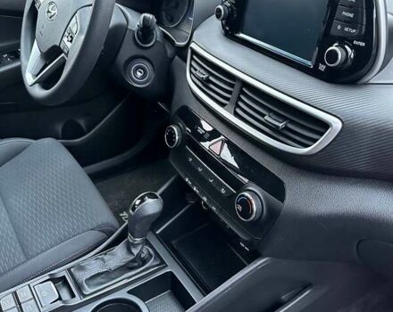 Сірий Хендай Туксон, об'ємом двигуна 2 л та пробігом 120 тис. км за 15999 $, фото 16 на Automoto.ua