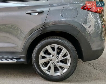 Серый Хендай Туксон, объемом двигателя 2 л и пробегом 97 тыс. км за 21888 $, фото 27 на Automoto.ua