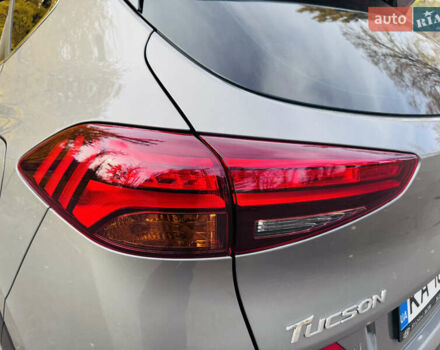 Серый Хендай Туксон, объемом двигателя 2 л и пробегом 130 тыс. км за 22700 $, фото 4 на Automoto.ua