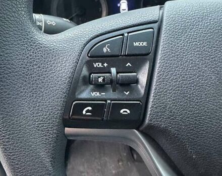 Сірий Хендай Туксон, об'ємом двигуна 2 л та пробігом 120 тис. км за 15999 $, фото 10 на Automoto.ua