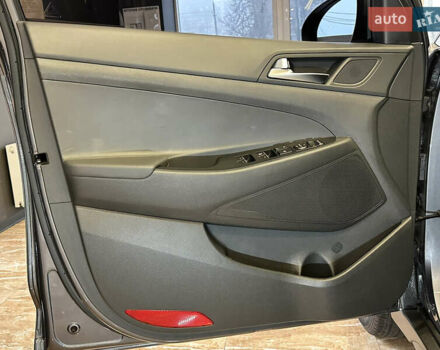 Серый Хендай Туксон, объемом двигателя 1.6 л и пробегом 147 тыс. км за 20500 $, фото 16 на Automoto.ua