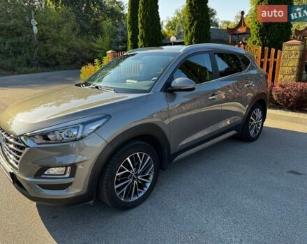 Серый Хендай Туксон, объемом двигателя 2 л и пробегом 34 тыс. км за 26000 $, фото 3 на Automoto.ua