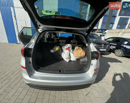 Сірий Хендай Туксон, об'ємом двигуна 2 л та пробігом 124 тис. км за 21000 $, фото 2 на Automoto.ua