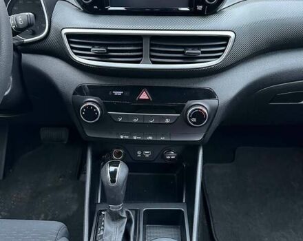 Серый Хендай Туксон, объемом двигателя 2 л и пробегом 120 тыс. км за 16500 $, фото 10 на Automoto.ua