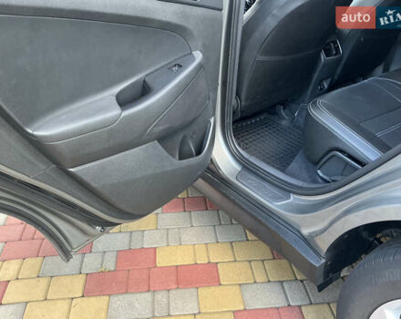 Сірий Хендай Туксон, об'ємом двигуна 2 л та пробігом 87 тис. км за 20500 $, фото 25 на Automoto.ua
