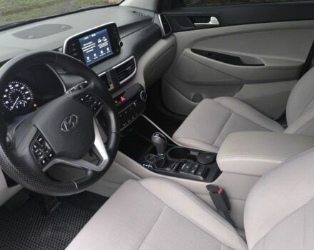 Серый Хендай Туксон, объемом двигателя 2 л и пробегом 180 тыс. км за 14899 $, фото 6 на Automoto.ua