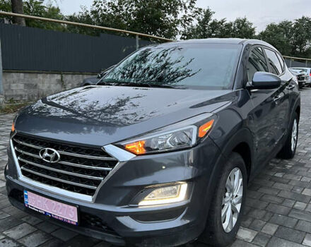 Серый Хендай Туксон, объемом двигателя 2 л и пробегом 204 тыс. км за 17600 $, фото 1 на Automoto.ua