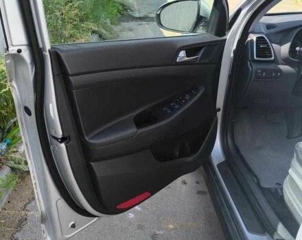 Сірий Хендай Туксон, об'ємом двигуна 2.4 л та пробігом 71 тис. км за 14000 $, фото 6 на Automoto.ua