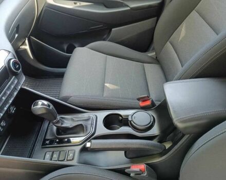 Серый Хендай Туксон, объемом двигателя 2 л и пробегом 53 тыс. км за 22300 $, фото 4 на Automoto.ua