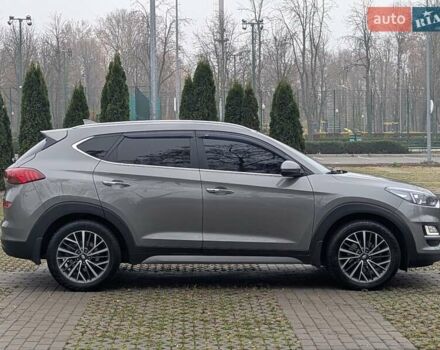 Серый Хендай Туксон, объемом двигателя 2 л и пробегом 204 тыс. км за 17500 $, фото 5 на Automoto.ua