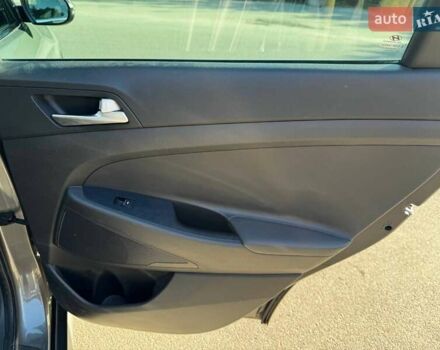 Серый Хендай Туксон, объемом двигателя 2 л и пробегом 34 тыс. км за 26000 $, фото 22 на Automoto.ua