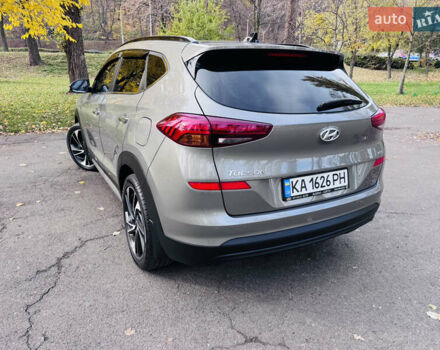 Серый Хендай Туксон, объемом двигателя 2 л и пробегом 130 тыс. км за 22700 $, фото 3 на Automoto.ua