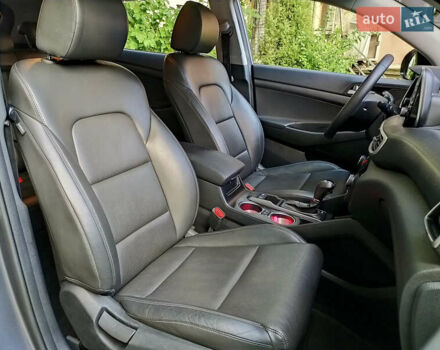 Серый Хендай Туксон, объемом двигателя 2 л и пробегом 97 тыс. км за 21888 $, фото 20 на Automoto.ua